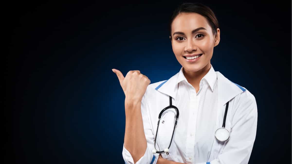 क्या बिना NEET दिए भी मेडिकल फील्ड में चमकेगा करियर? जानिए एमबीबीएस और बीएससी नर्सिंग में असली अंतर और कमाई के मौके