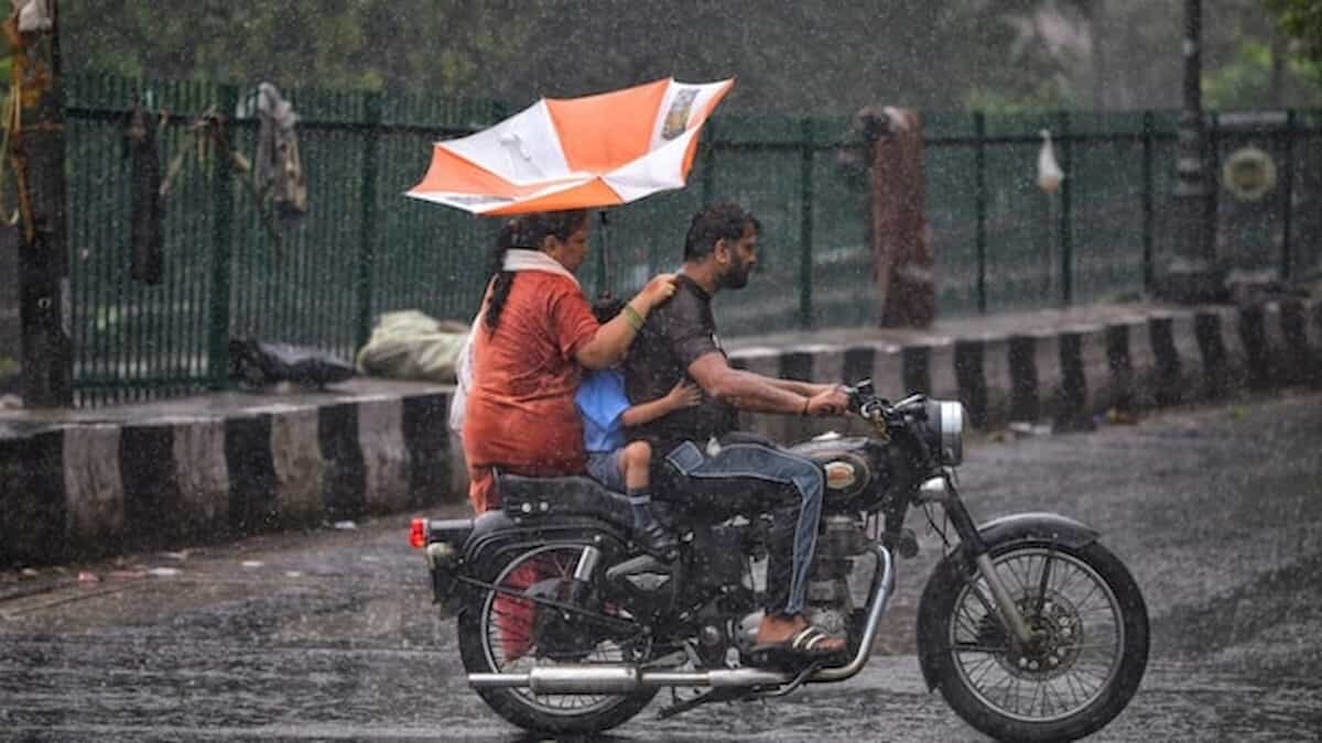 दिल्ली-NCR में कुदरत का बड़ा चमत्कार! 91 KMPH की तूफानी हवा के साथ हुई ऐसी राहत की बारिश