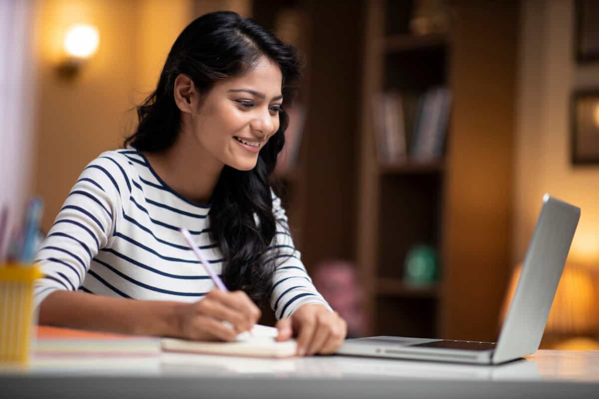रट्टू तोता बनने का जमाना गया! कॉर्पोरेट वर्ल्ड की तगड़ी रेस में टिकना है तो तुरंत सीख लें ये 5 मॉडर्न स्किल्स