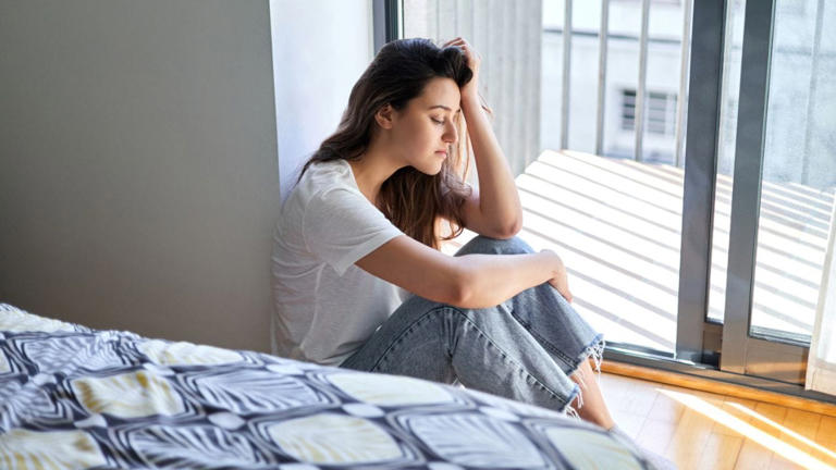 Overthinking Side Effects: ख्यालों के ताने-बाने बुन्ने की आदत कहीं छीन न ले आपकी सेहत, वक्त रहते ऐसे पहचानें खतरे के संकेत